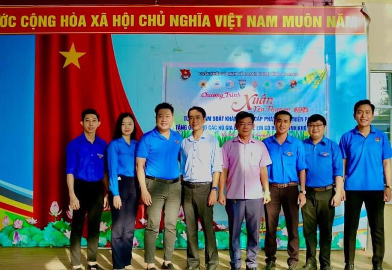 Hình ảnh Trao quà