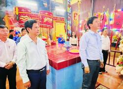 Hình ảnh Đoàn dâng hương và dự lễ